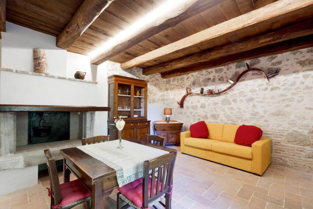 Authentic Villa Surrounded By Nature Терні Екстер'єр фото