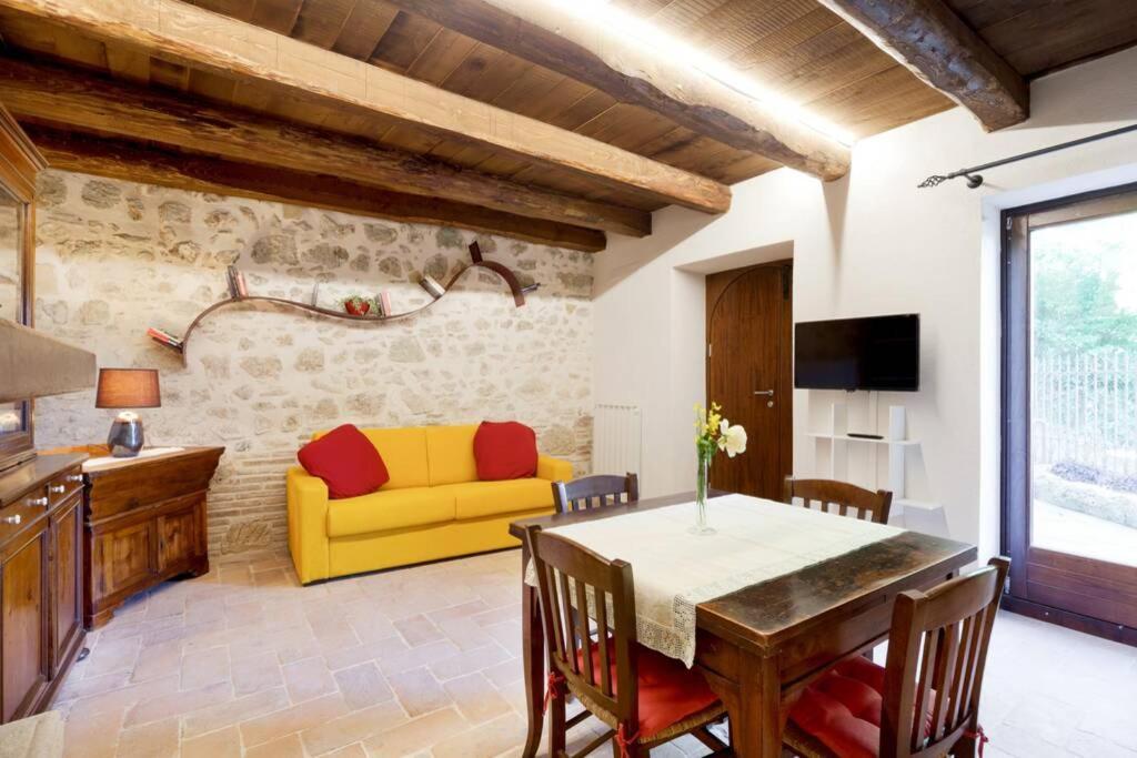 Authentic Villa Surrounded By Nature Терні Екстер'єр фото