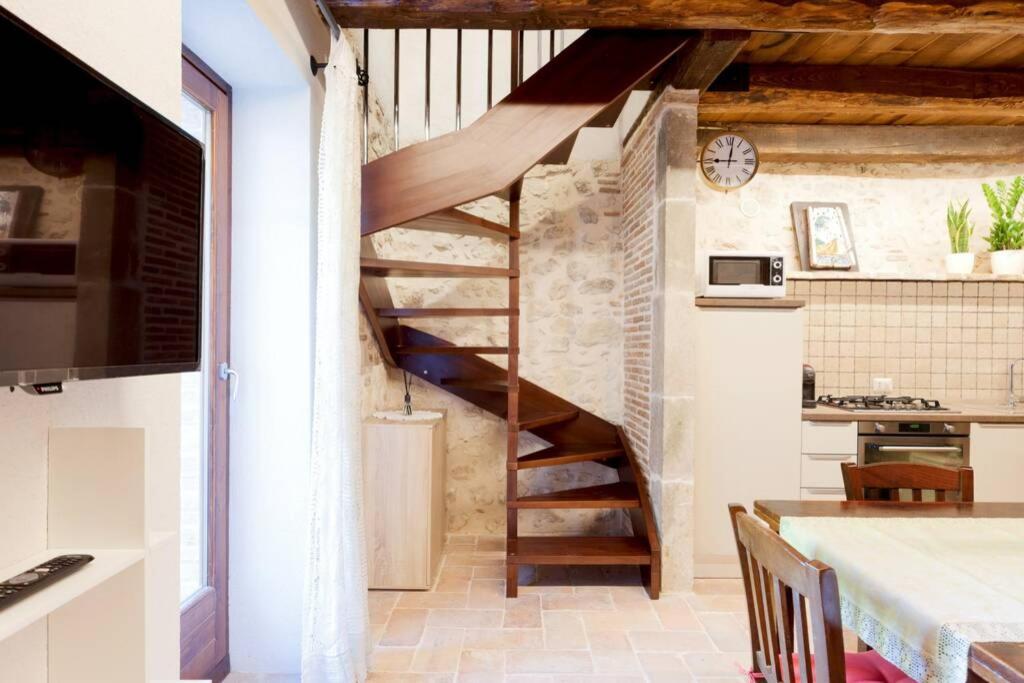 Authentic Villa Surrounded By Nature Терні Екстер'єр фото