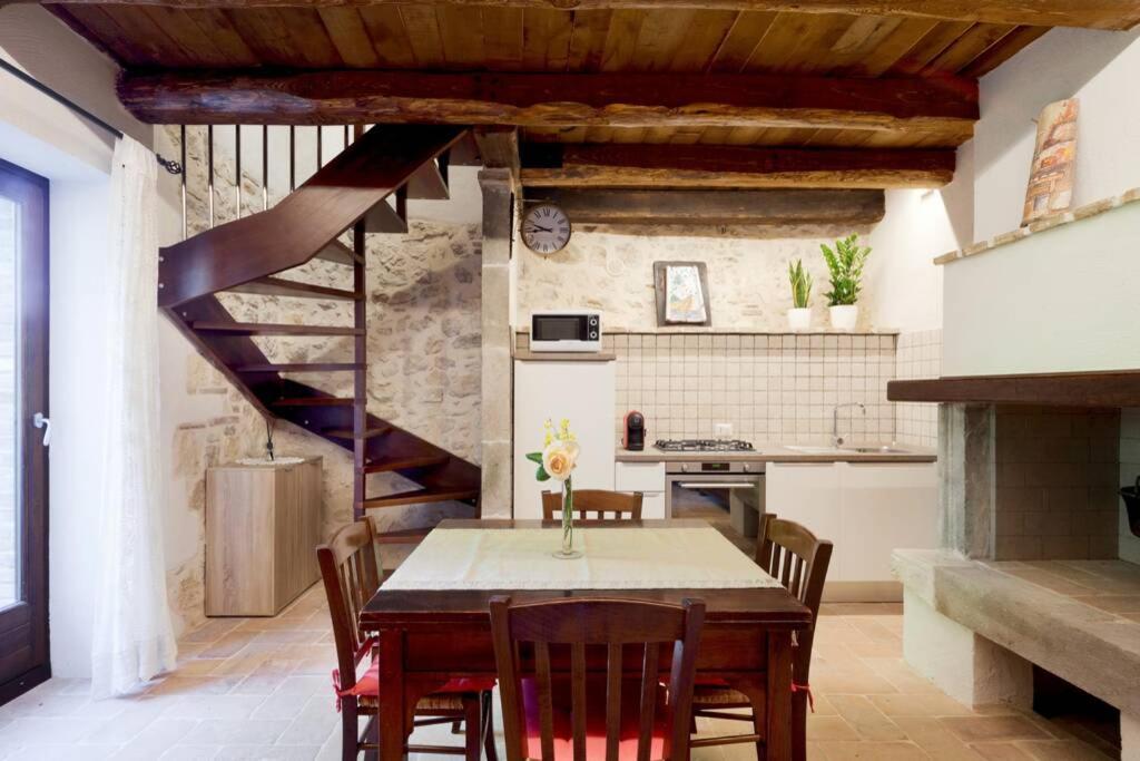 Authentic Villa Surrounded By Nature Терні Екстер'єр фото